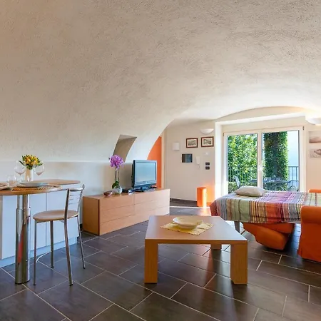 Tony Con Piscina E Vista Gravedona